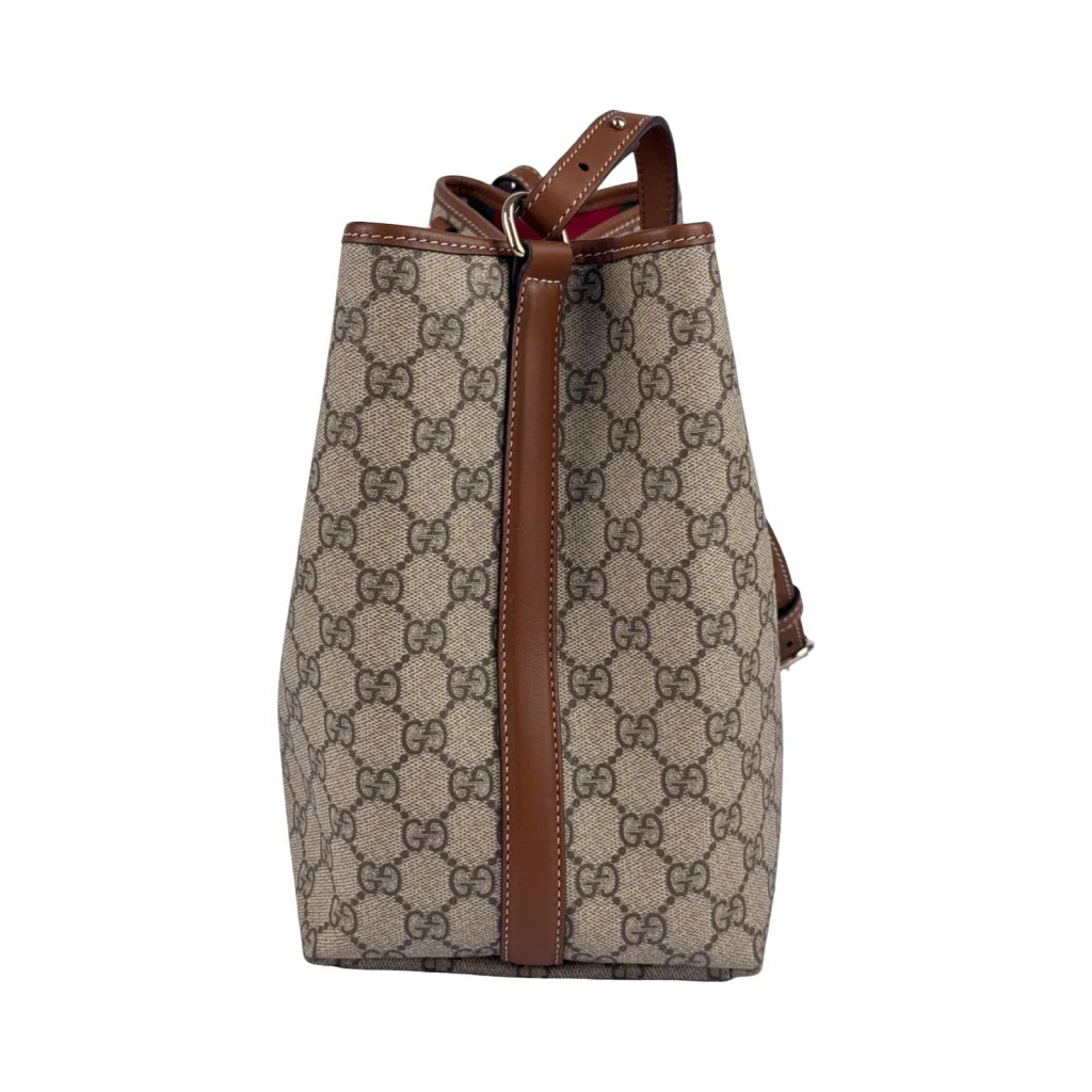 GUCCI – MEDIUM BUCKET BAG WITH GG EMBLEM